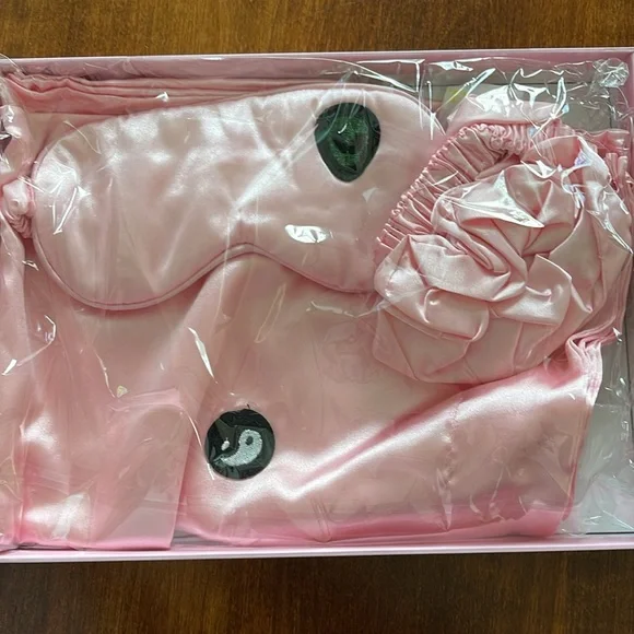 TRULY Beauty, 4piece Sleep Satin Set, Bonnie Nuit, NEW - Picture 5 of 7